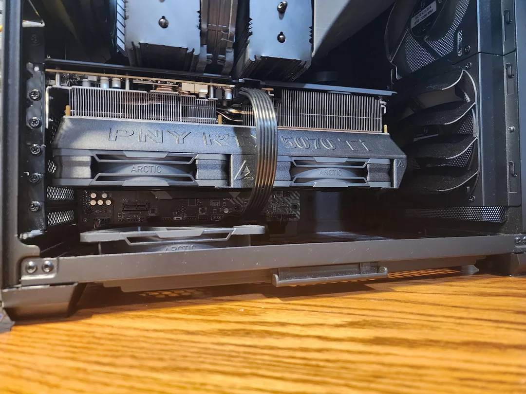 Gamer Berhasil Turunkan Suhu GPU RTX 5070Ti Hingga 56°C dengan ...